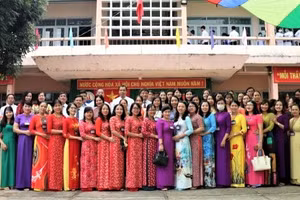 Tập thể CBQL, GV, NV Trường THPT Nguyễn Tất Thành (tỉnh Đắk Lắk) hiện nay.