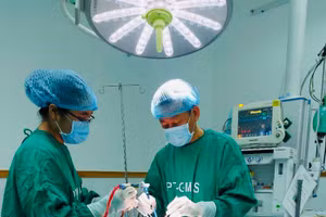 Bệnh nhân T.V.N (20 tuổi, ngụ xã Ea Bông, huyện Krông Ana, Đắk Lắk) đang điều trị tại Bệnh viện đa khoa vùng Tây Nguyên.