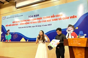 Cô Nguyễn Thị Hoa, Phó hiệu trưởng hệ thống Trường liên cấp Chu Văn An, Quảng Bình chia sẻ về trường học hạnh phúc.