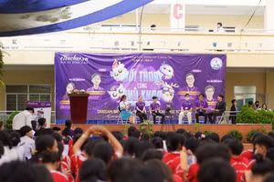 Chương trình "Đối thoại cùng thủ khoa" thu hút sự quan tâm của học sinh. 