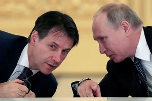 TT Nga Vladimir Putin (phải) và Thủ tướng Italy Giuseppe Conte