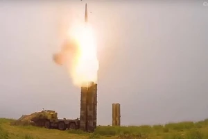 Xem "rồng lửa" S-400 sẵn sàng đối "địch"