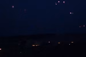 Hình ảnh xe tăng T-72 Nga phá hủy mục tiêu địch trong đêm