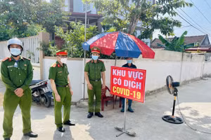 Công an huyện Thiệu Hóa (Thanh Hóa) lập chốt phong tỏa khu dân cư có bệnh nhân mắc Covid-19.