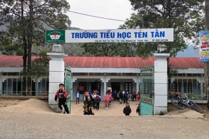 Trường Tiểu học Tén Tằn, thị trấn Mường Lát (Thanh Hóa) được xây dựng từ năm 2002, đã xuống cấp nghiêm trọng.