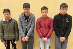 Nhóm nghi phạm tại cơ quan công an. Ảnh: Công an Thanh Hóa cung cấp.