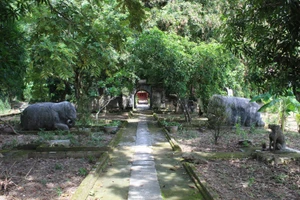 Quang cảnh lối vào đền thờ Phúc Khê tướng công Nguyễn Văn Nghi, ở xã Đông Thanh (Đông Sơn, Thanh Hóa).