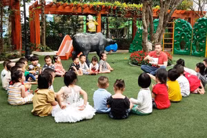 Giờ học làm quen với tiếng Anh ở Trường Mầm non tư thục Thanh Xuân Nam (TP Thanh Hóa).