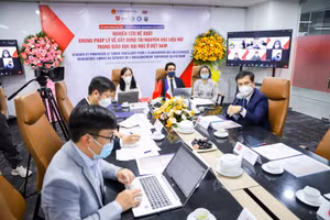 Lễ khởi động dự án diễn ra theo hình thức trực tiếp lẫn trực tuyến. Ảnh chụp tại điểm cầu Trường Đại học Văn Lang.