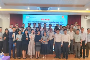 Các đại biểu tham gia hội nghị.