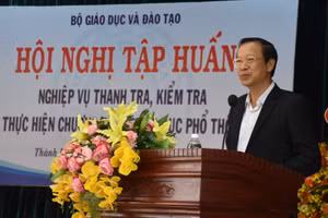 Thứ trưởng Bộ GD&ĐT Phạm Ngọc Thưởng phát biểu khai mạc hội nghị.