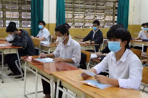 Thí sinh tỉnh Bình Dương thi tốt nghiệp THPT 2021 đợt 1. Ảnh Báo Bình Dương.