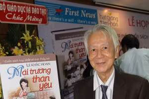 Nhà văn - nhà báo Lê Khắc Hoan với tác phẩm “Mái trường thân yêu”.