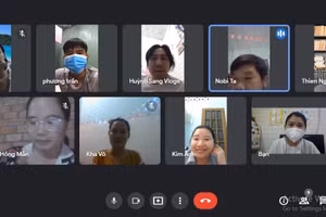 Trường Tiểu học Phạm Văn Hai (Huyện Bình Chánh, TPHCM) họp triển khai năm học mới bằng hình thức trực tuyến.