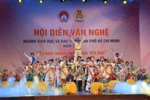 Tiết mục tham gia Hội diễn của Trường THPT Trần Phú. Ảnh: Công Chương.