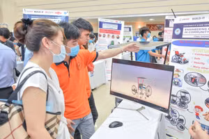 Sinh viên LHU tham gia một cuộc thi sáng tạo khởi nghiệp.