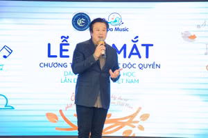 Ông Thanh Bùi - Chủ tịch Embassy Education phát biểu tại lễ ra mắt chương trình.