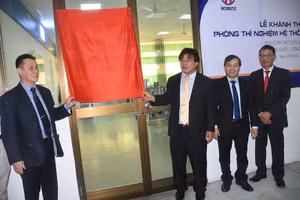 Nhà trường khánh thành phòng thí nghiệm: “Hệ thống sản xuất 4.0 của SMC SIF”.