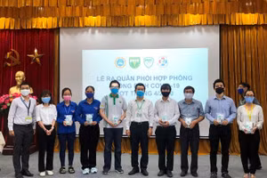 Giảng viên, sinh viên Trường ĐH Y khoa Phạm Ngọc Thạch ra quân tham gia hỗ trợ Trung tâm Kiểm soát bệnh tật TPHCM.