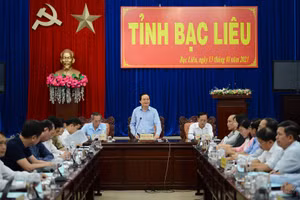 Bộ trưởng Phùng Xuân Nhạ phát biểu tại buổi làm việc với UBND tỉnh Bạc Liêu.