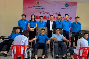 Cán bộ, công nhân viên Formosa Hà Tĩnh tham gia Ngày hội hiến máu.