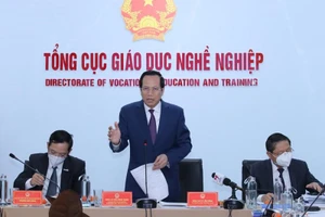 Bộ trưởng Bộ LĐ-TB&XH Đào Ngọc Dung chỉ đạo Tổng cục Giáo dục nghề nghiệp chuyển đổi số phải đi nhanh hơn, đi mạnh hơn.