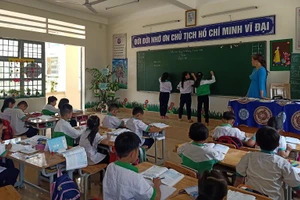 Tiến độ dạy học tại Trường Tiểu học Phạm Hồng Thái (thành phố Bảo Lộc, Lâm Đồng) đang ổn định và kết thúc năm học đúng kế hoạch. Ảnh: NTCC