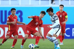 Trận U23 Việt Nam (áo đỏ) hòa 1-1 trước U23 Hàn Quốc.