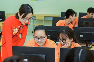 Trong giờ Tin học tại Trường THCS Nguyễn Trãi (Ba Đình, Hà Nội).