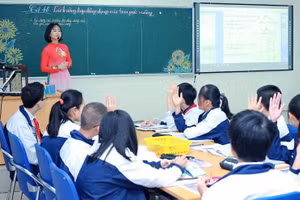 Hoạt động dạy học của cô trò Trường THCS Ái Mộ, Long Biên, Hà Nội. Ảnh: NTCC