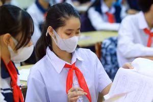 Học sinh vui mừng trở lại học tập cùng bạn bè. Ảnh minh họa