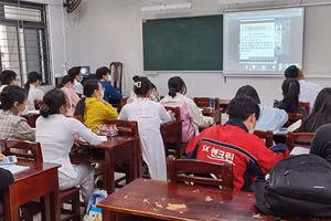 Mô hình lớp học 2 trong 1 – kết hợp dạy học trực tiếp và trực tuyến tại Trường THPT Hoàng Hoa Thám (quận Sơn Trà, TP Đà Nẵng). 