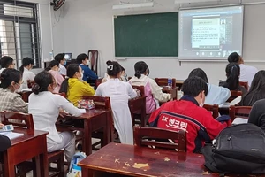 Mô hình lớp học 2 trong 1 – kết hợp dạy học trực tiếp và trực tuyến tại Trường THPT Hoàng Hoa Thám (quận Sơn Trà, TP Đà Nẵng). 