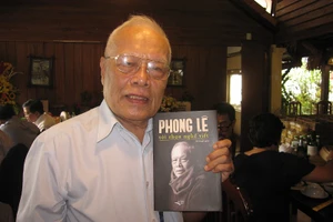 Chân dung GS Phong Lê.