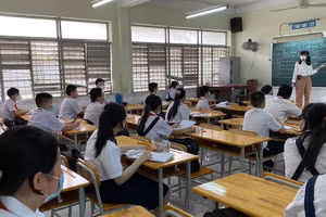 Học sinh Trường THCS Chánh Hưng (Quận 8, TPHCM) học trực tiếp.