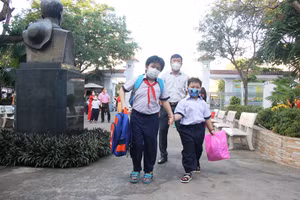 TPHCM có khoảng 970.000 trẻ em trong độ tuổi từ 5 - 11 tuổi sẽ được tiêm vắc-xin phòng dịch Covid-19. 