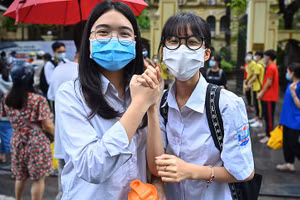 Học sinh thi tuyển sinh vào lớp 10 năm 2021 tại Hà Nội.