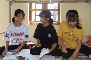 Không để học sinh có hoàn cảnh khó khăn phải bỏ học. Ảnh minh họa