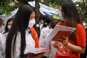 Thí sinh tham dự Ngày hội tư vấn tuyển sinh, hướng nghiệp năm 2022. Ảnh: TG