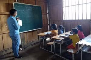 Triển khai Chương trình GDPT mới ở Mường Tè gặp không ít khó khăn do thiếu cơ sở vật chất và giáo viên.