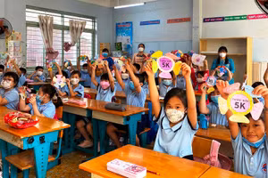 Các cơ sở giáo dục trên địa bàn TPHCM luôn nỗ lực thực hiện tốt công tác phòng, chống dịch Covid-19 khi học sinh trở lại học trực tiếp.