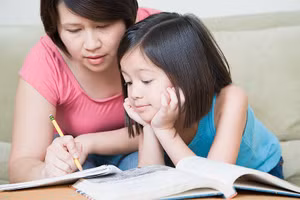 Việc trò chuyện với con về chủ đề tình dục là vô cùng cần thiết. Ảnh minh họa.