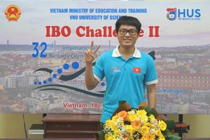  Đặng Lê Minh Khang là học sinh đầu tiên TP Cần Thơ đoạt Huy chương Vàng Olympic Sinh học quốc tế. 