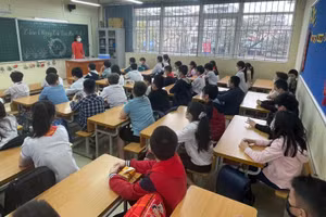 Buổi học trực tiếp đầu tiên của học sinh Trường Tiểu học Ba Đình (Ba Đình, Hà Nội). Ảnh: NTCC