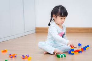 Các phụ huynh không nên để trẻ trở nên phụ thuộc và lười biếng.