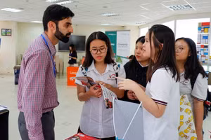 Học sinh thuộc hệ thống Trường Quốc tế Canada tham dự hội thảo triển lãm và giới thiệu các lựa chọn đại học trong và ngoài nước.