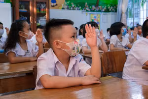 Ngay giờ học đầu tiên, các em học sinh đã mạnh dạn phát biểu.