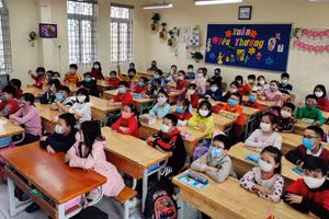 Học sinh Trường Tiểu học Phan Đình Giót (Thanh Xuân, Hà Nội) thích nghi với các hình thức dạy học. Ảnh: NTCC