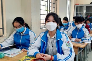 Học sinh Trường THCS Nguyễn Trãi, quận Hà Đông đang tập trung hoàn thành chương trình học kỳ II. 