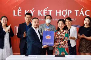 Trường ĐH KHXH&NV TPHCM và Công ty Cổ phần Tập đoàn MCV ký kết thỏa thuận hợp tác về đẩy mạnh phát triển truyền thông trong nhà trường.